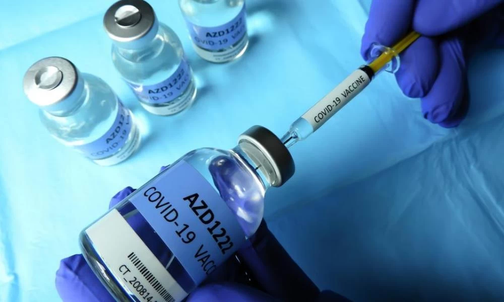 Βρετανία και ΕΕ κοντά σε συμφωνία για τα εμβόλια